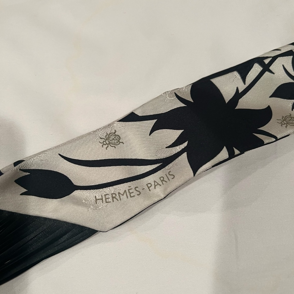Hermes Scarf Twilly Fringe Leather Bouquet Final Abeille Creme White Black Silk - Picture 7 of 9
